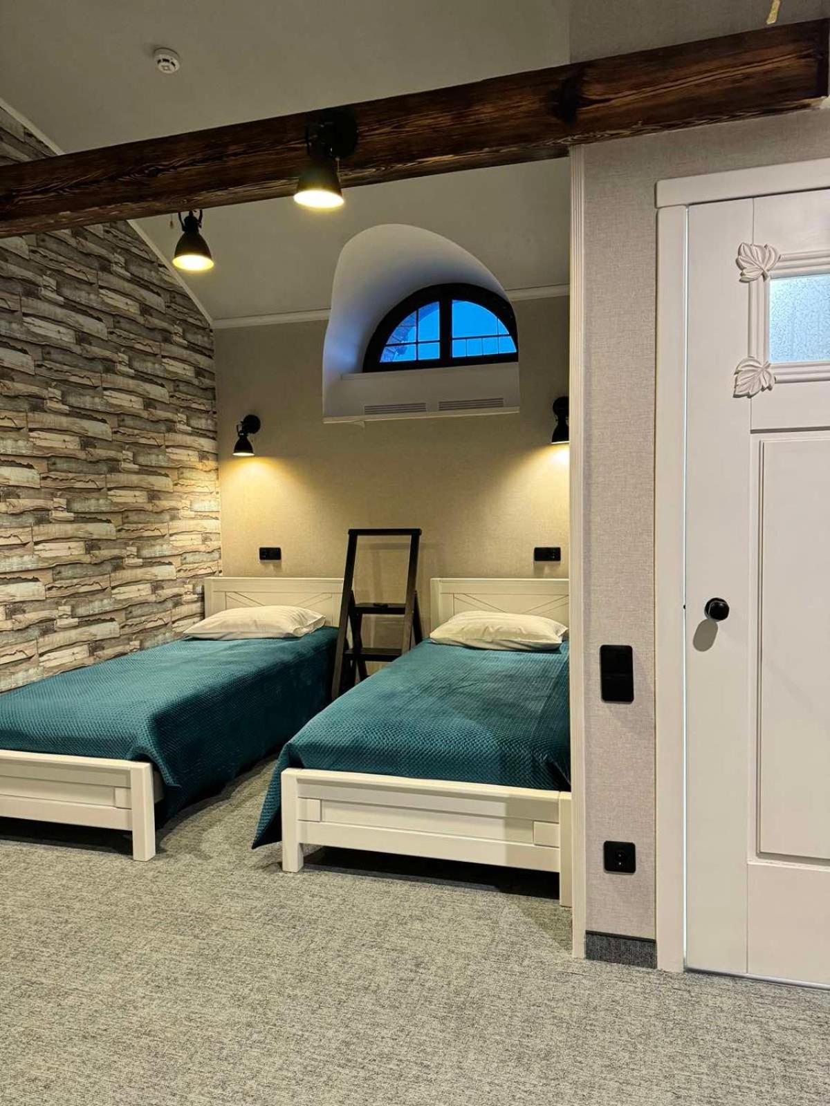 Hotel Veles Zolotonosa Kültér fotó