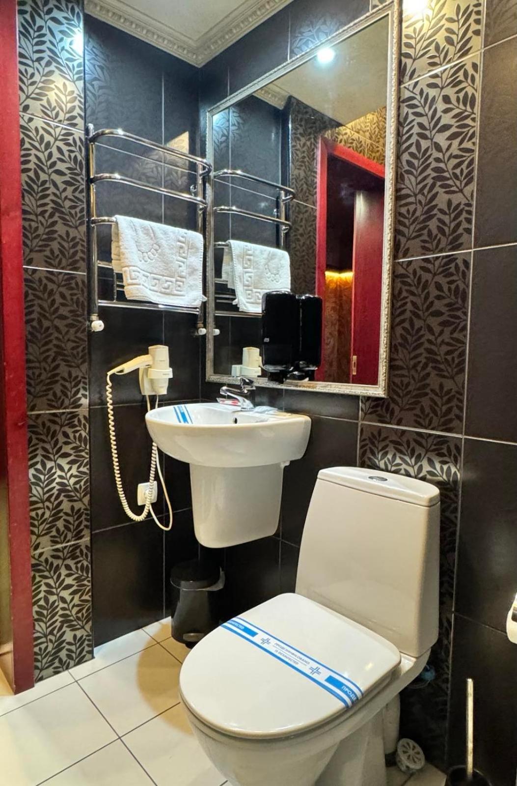 Hotel Veles Zolotonosa Kültér fotó