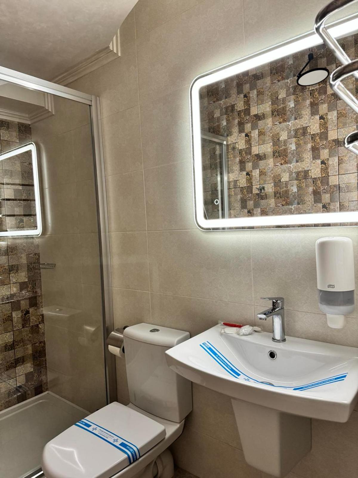 Hotel Veles Zolotonosa Kültér fotó