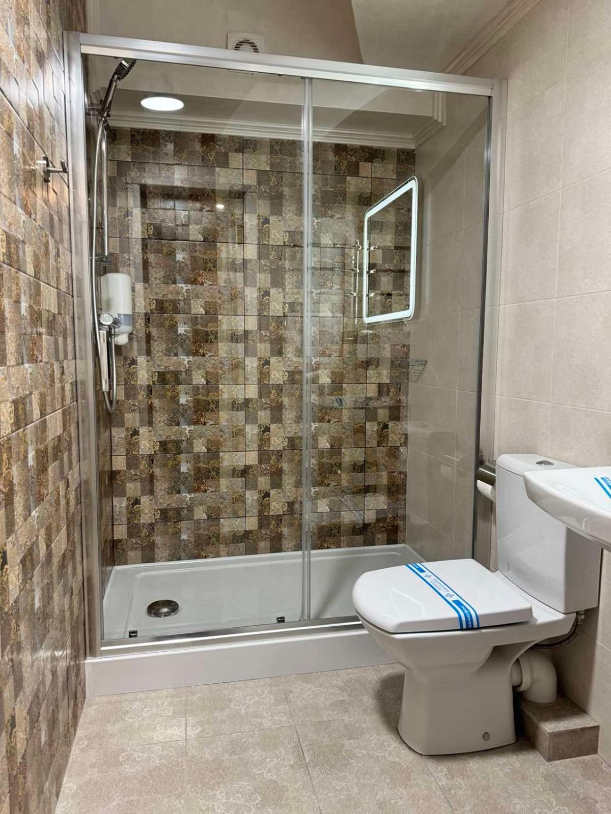 Hotel Veles Zolotonosa Kültér fotó