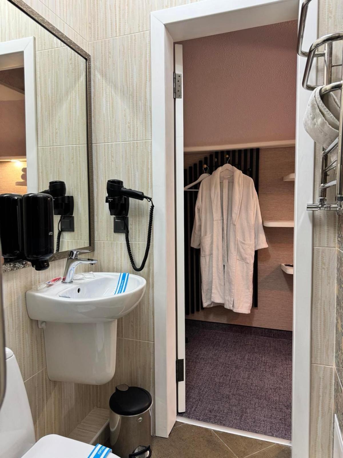 Hotel Veles Zolotonosa Kültér fotó