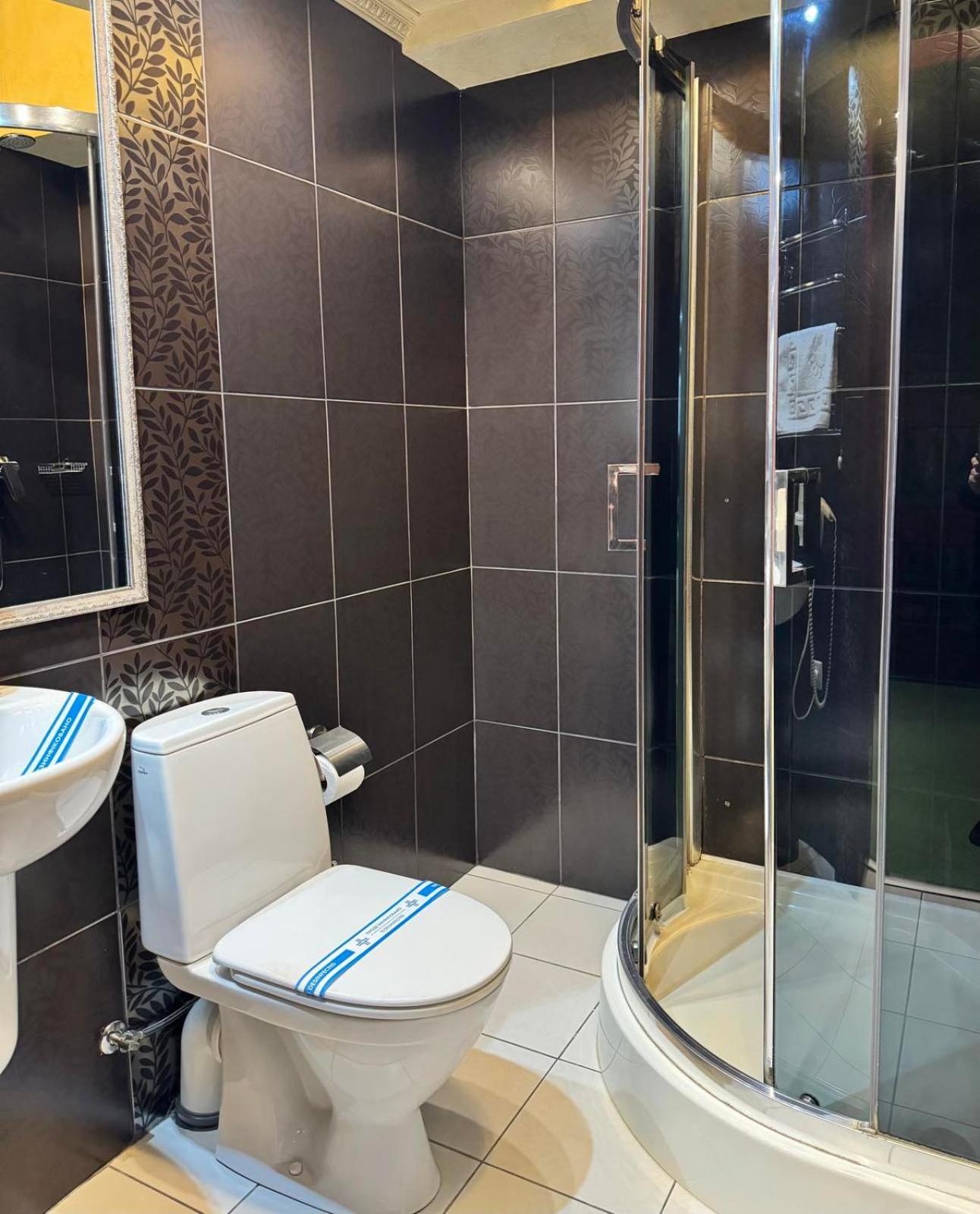 Hotel Veles Zolotonosa Kültér fotó