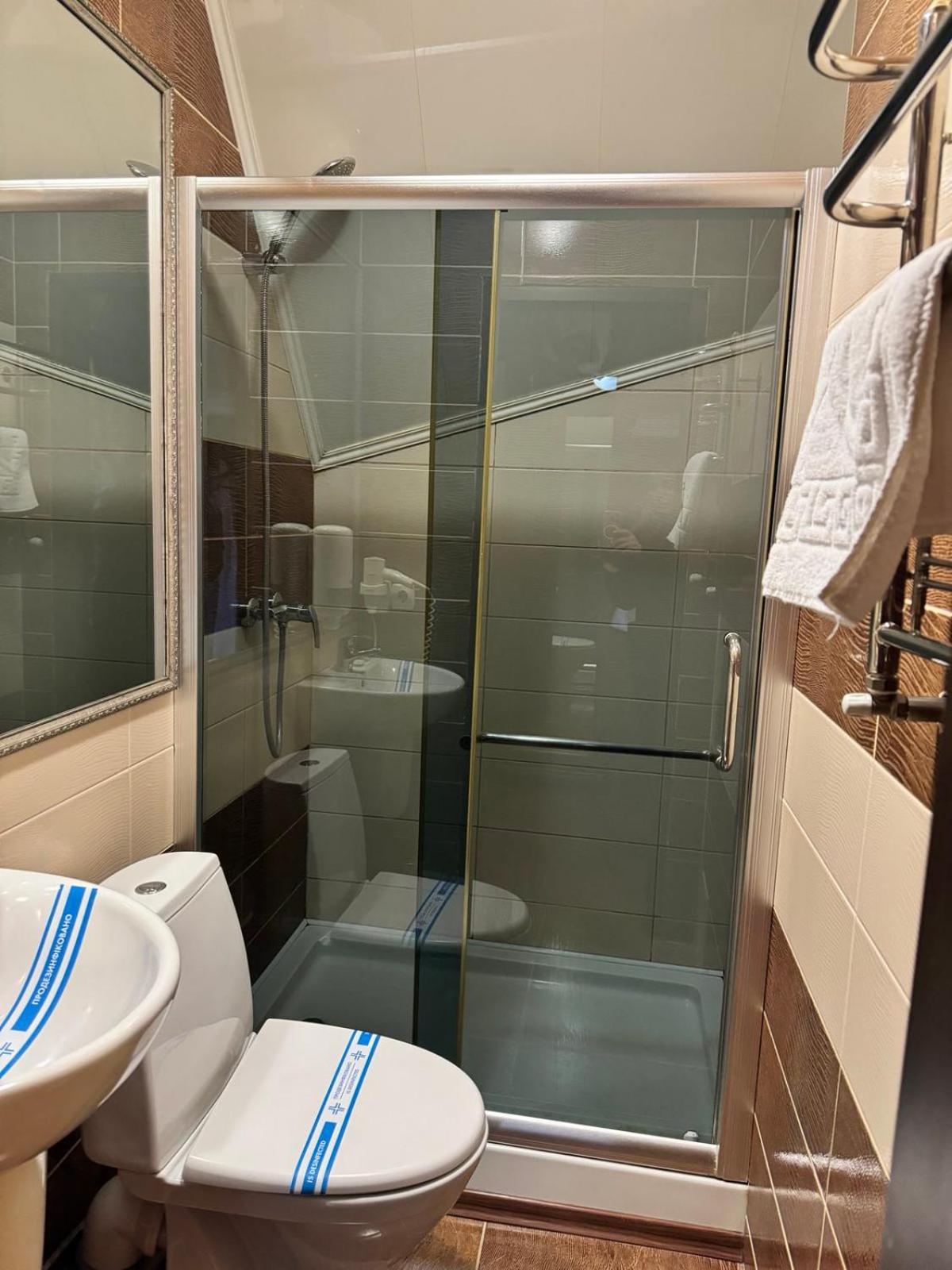 Hotel Veles Zolotonosa Kültér fotó