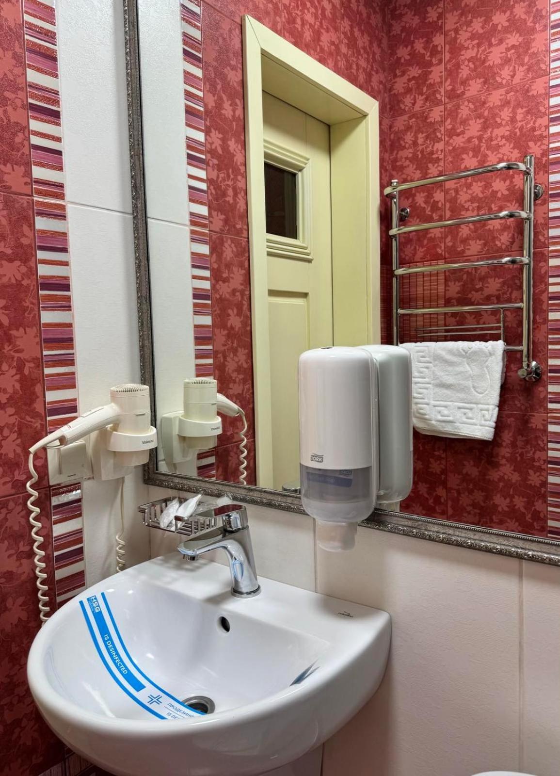 Hotel Veles Zolotonosa Kültér fotó
