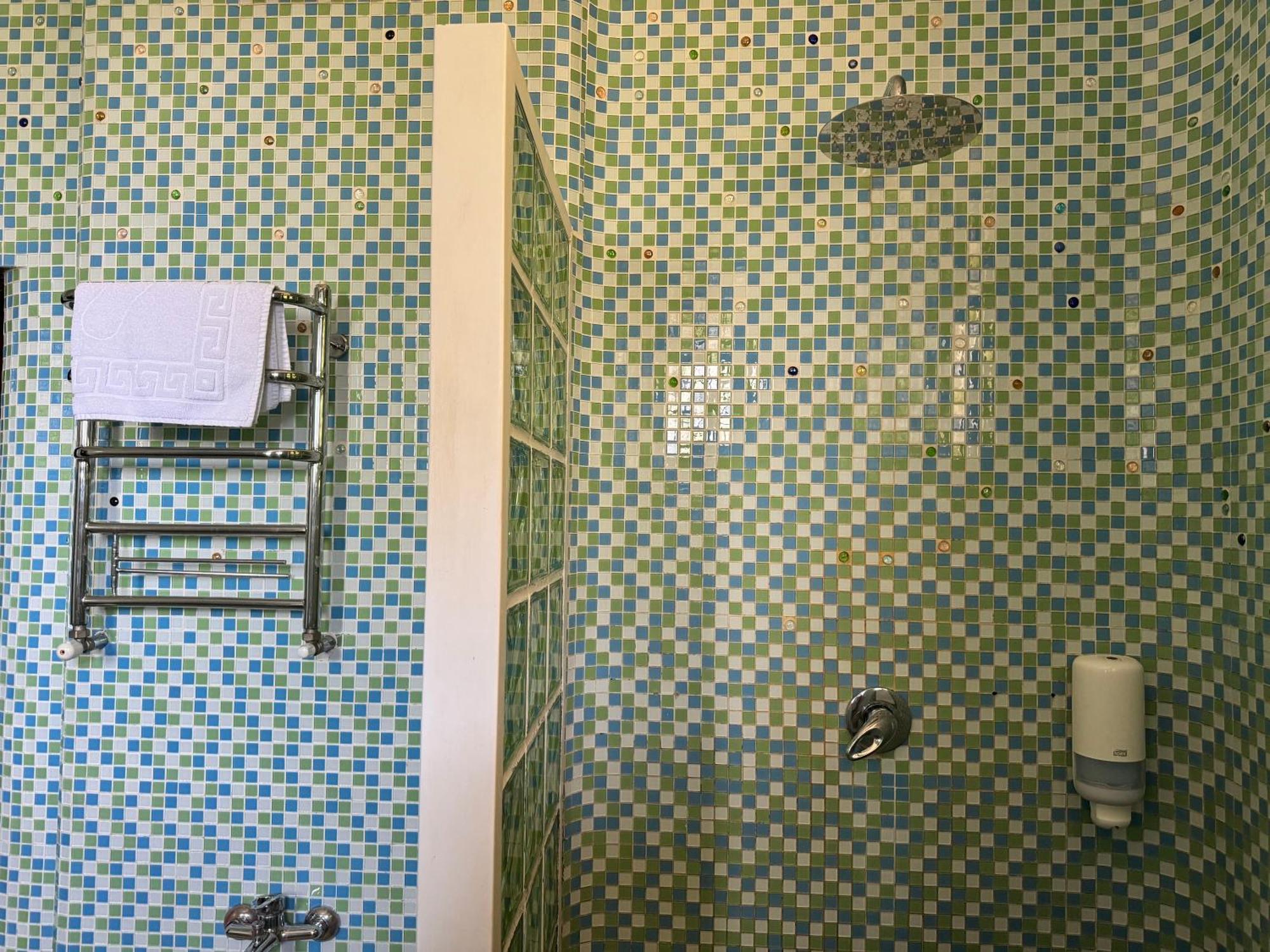 Hotel Veles Zolotonosa Kültér fotó