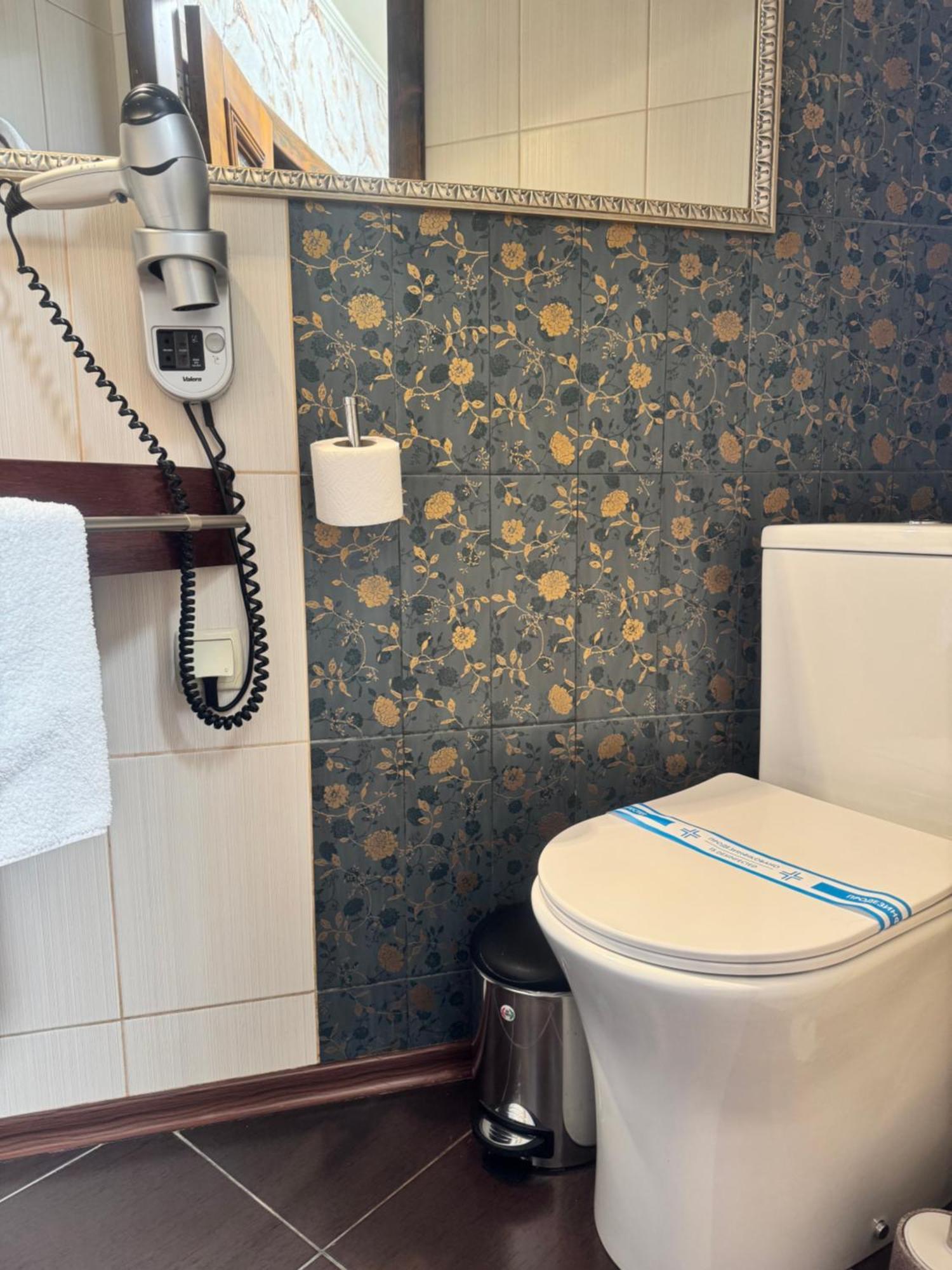 Hotel Veles Zolotonosa Kültér fotó